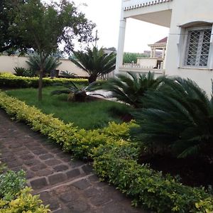 Manoir Des Princesses Bafoussam Hotell Exterior photo