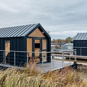 Tattenhall Marina Floating Pods Lägenhet Hargrave Exterior photo