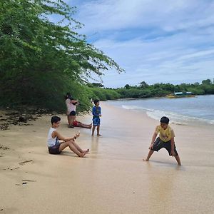 Calatagan'S Bahay Kubo - With Beach Access Hotell Exterior photo