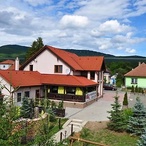 Andras Penzion Hotell Krásnohorské Podhradie Exterior photo