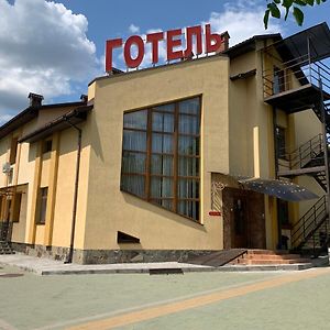 Kapriz Hotell Kamjanets-Podilskyj Exterior photo