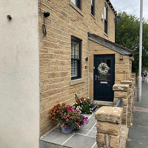 The Gables Hotell Haworth Exterior photo