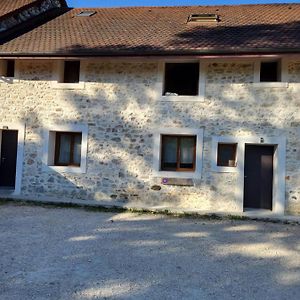 Le Gite De La Ferme Lägenhet Belley Exterior photo