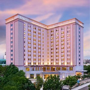 Vivanta Ahmedabad Sg Highway Hotell Exterior photo