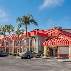 Super 8 By Wyndham Clearwater/Us Hwy 19 N Motell Exterior photo