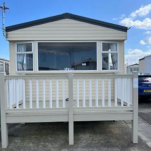 Chris'S Caravan Hotell Abergele Exterior photo