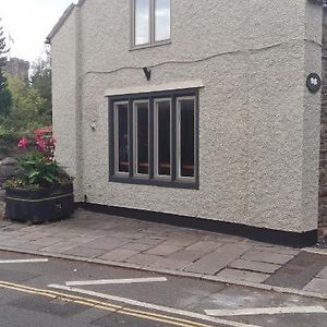 Charming 1-Bed Loft In Caerleon Lägenhet Newport  Exterior photo