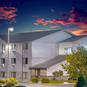 Super 8 By Wyndham Altoona Hotell Exterior photo