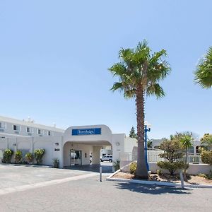 Travelodge By Wyndham Los Banos Ca Exterior photo