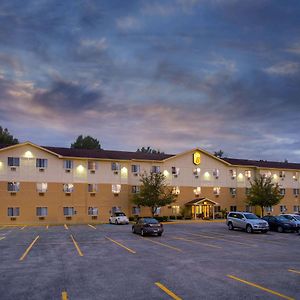 Super 8 By Wyndham Cromwell/Middletown Hotell Exterior photo