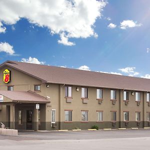 Super 8 By Wyndham Colby Motell Exterior photo