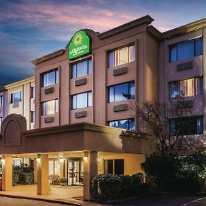 La Quinta By Wyndham Seattle Bellevue / Kirkland Hotell Exterior photo