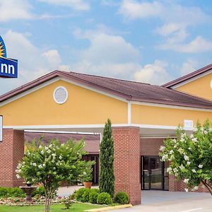 Days Inn By Wyndham Lake Village Exterior photo