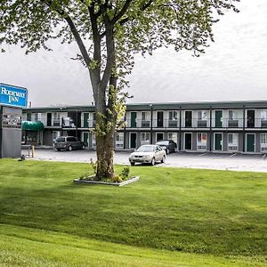 Rodeway Inn Grand Haven Exterior photo