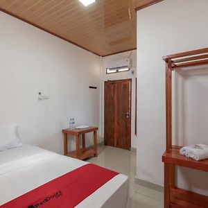 Reddoorz Syariah Near Jakabaring Sport City Palembang Hotell Exterior photo