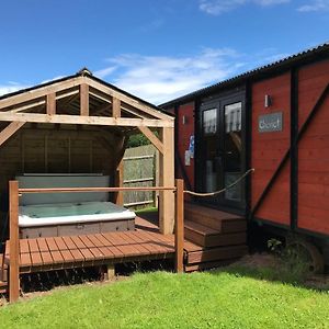 Luxury Railway Carriage With Own Private Hot Tub Lägenhet Clodock Exterior photo