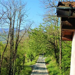 Lovely 1-Bed Studio In Borgo Val Di Taro Lägenhet Exterior photo