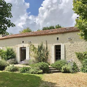 A L'Ombre Du Tilleul Bed and Breakfast Berneuil  Exterior photo