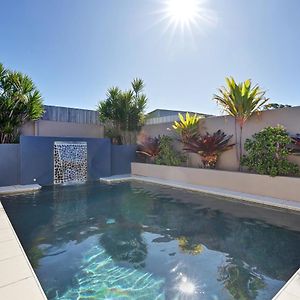 Pet Friendly 5 Bedroom Family Home W Pool At Caloundra Caloundra West Exterior photo