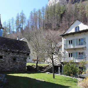 Camera In Casa Eva Hotell Brione  Exterior photo