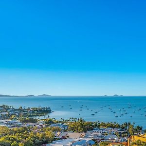 Executive Whitsunday Penthouse At 40 Reflections Lägenhet Airlie Beach Exterior photo