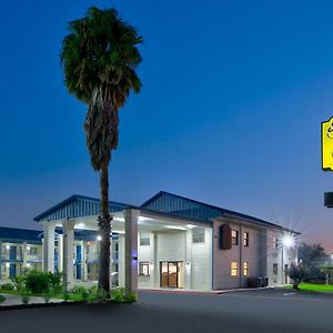 Super 8 By Wyndham Victoria - South - Hwy 59 Hotell Exterior photo