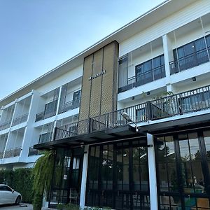 Mosstel Hotell Phitsanulok Exterior photo