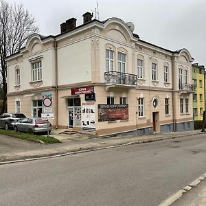 Apartament Z Jacuzzi W Centrum Sanoka Lägenhet Exterior photo