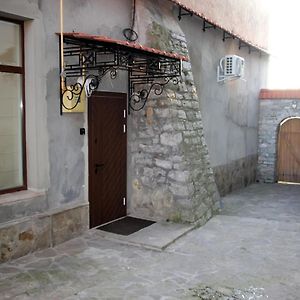 Historical Old City Apartament, Старе Місто , 2 Спальні, Балкон-Тераса, 85 Кв М Lägenhet Kamjanets-Podilskyj Exterior photo