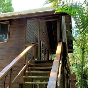 Tropical Treehouse Lägenhet Sandy Bay Exterior photo