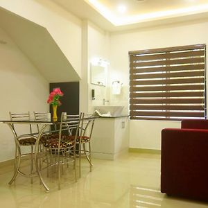 Citadel Inn Serviced Apartments Kochi Exterior photo