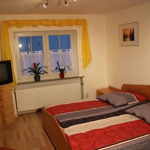 Ferienwohnung Mit 4 Schlafzimmer Fuer 2 Bis 9 Gaeste----Apartment With 4 Bedrooms For 2 To 9 Guests Nürnberg Exterior photo