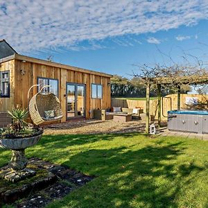 Log Cabin Near Bath Villa Chippenham  Exterior photo