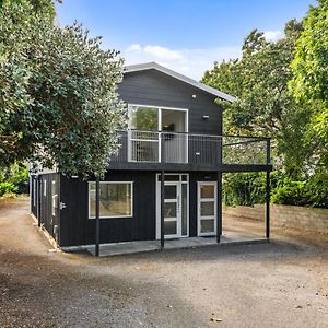 Bold Beauty - Paraparaumu Upstairs Holiday Unit Villa Exterior photo