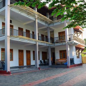 Rathna Holiday Resort Kataragama Exterior photo