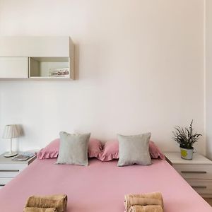 “Casa Moderna Con Parcheggio Privato” Lägenhet Imola Exterior photo