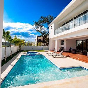 Luxury Tropical Paradise Villa 4B Heated Pool Camú Exterior photo