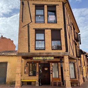 Hostal Sahagun Hotell Exterior photo