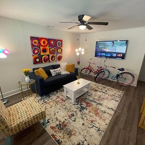 Modern ~ Comfortable ~ Downtown, Queen Beds, Bikes Lägenhet Greenville Exterior photo