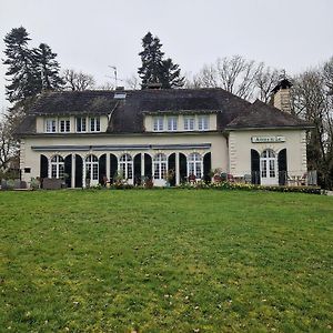 Aux Berges Du Lac De Mondon Hotell Mailhac-sur-Benaize Exterior photo