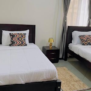 Cozy Living By Miranda, Acacia Unlimited Wifi Netflix Free Parking Lägenhet Kampala Exterior photo