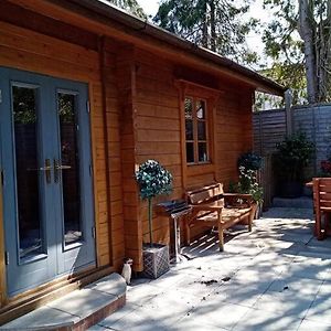 Tranquil Log Cabin Lägenhet Shepton Mallet Exterior photo