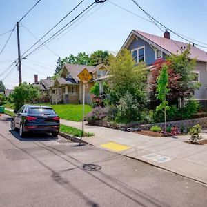 Comfy Family Home, Walkable Neighborhood + Patio! Portland Exterior photo