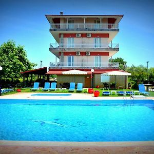 Denis Hotel And Bungalows Korinós Exterior photo