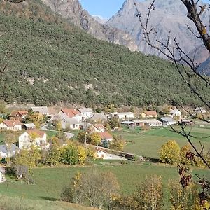 Le Puny Lägenhet La Motte-en-Champsaur Exterior photo