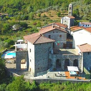 Flat With Heated Hot Tub And Shared Pool Lägenhet Casola in Lunigiana Exterior photo