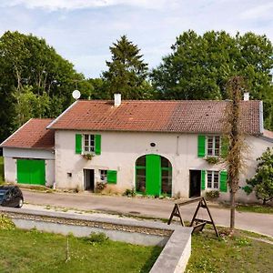 Jolie Vache Deguisee En Fleurs, Chambre D'Hote A Soulosse Hotell Exterior photo