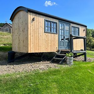 Oakies Farm Stays Llandovery Exterior photo