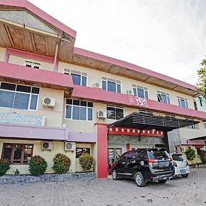 Oyo 90487 Wisma Kuta Karang Baru Hotell Lhokseumawe Exterior photo