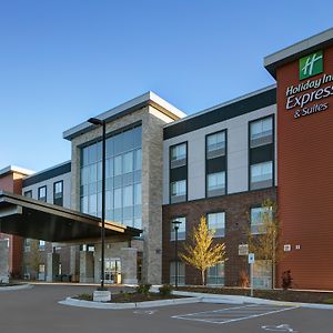 Holiday Inn Express & Suites - Milwaukee - Brookfield, An Ihg Hotel Exterior photo